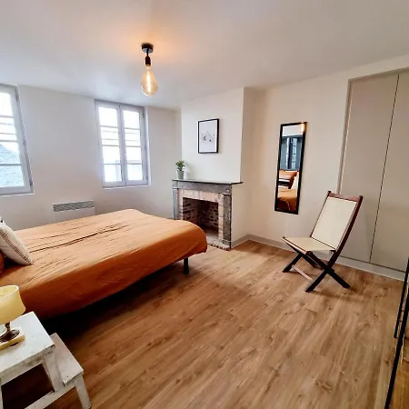 Maison Tres Agreable Et Calme Avec Terrasse En Centre Angouleme