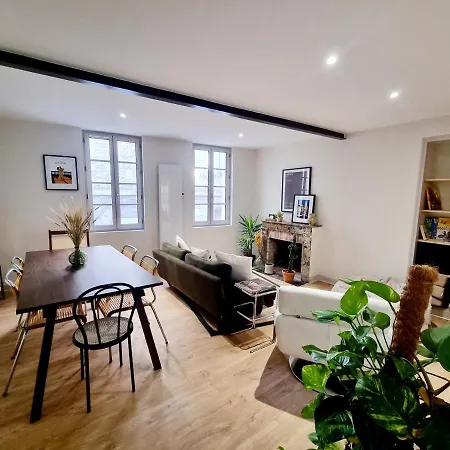 Maison Tres Agreable Et Calme Avec Terrasse En Centre