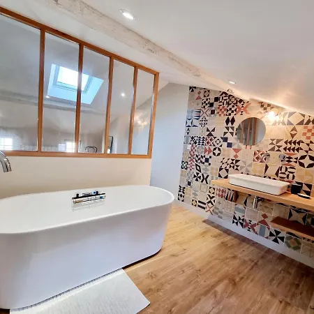 Maison Tres Agreable Et Calme Avec Terrasse En Centre