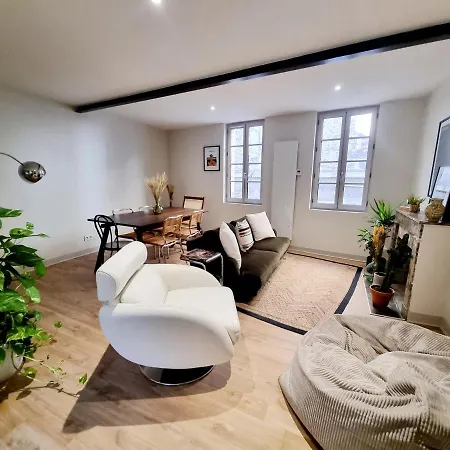 Maison Tres Agreable Et Calme Avec Terrasse En Centre *