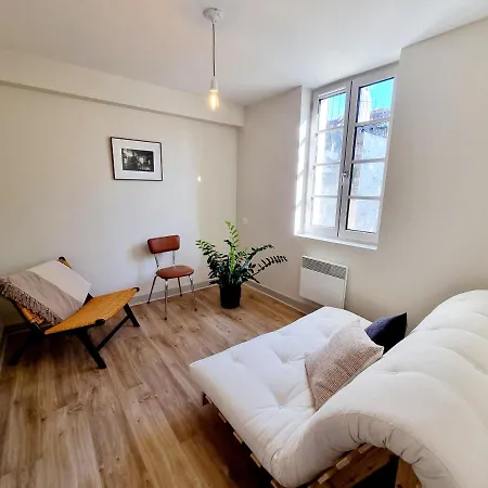 Maison Tres Agreable Et Calme Avec Terrasse En Centre Angoulême