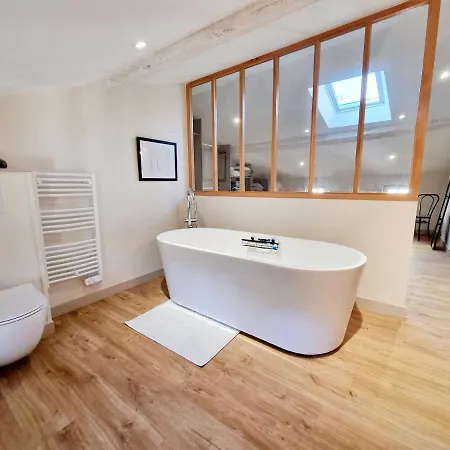 Apartment Maison Tres Agreable Et Calme Avec Terrasse En Centre