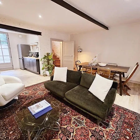 Maison Tres Agreable Et Calme Avec Terrasse En Centre Apartment