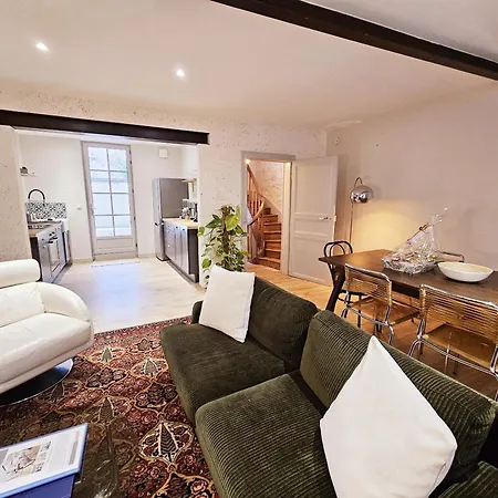 Apartment Maison Tres Agreable Et Calme Avec Terrasse En Centre *