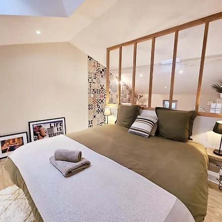 Apartment Maison Tres Agreable Et Calme Avec Terrasse En Centre