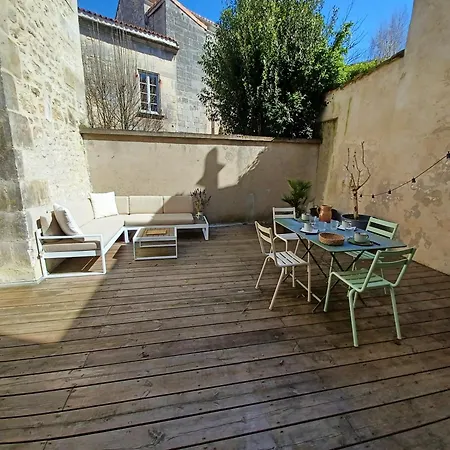 Maison Tres Agreable Et Calme Avec Terrasse En Centre Apartment *
