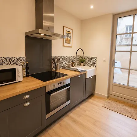 Maison Tres Agreable Et Calme Avec Terrasse En Centre Apartment